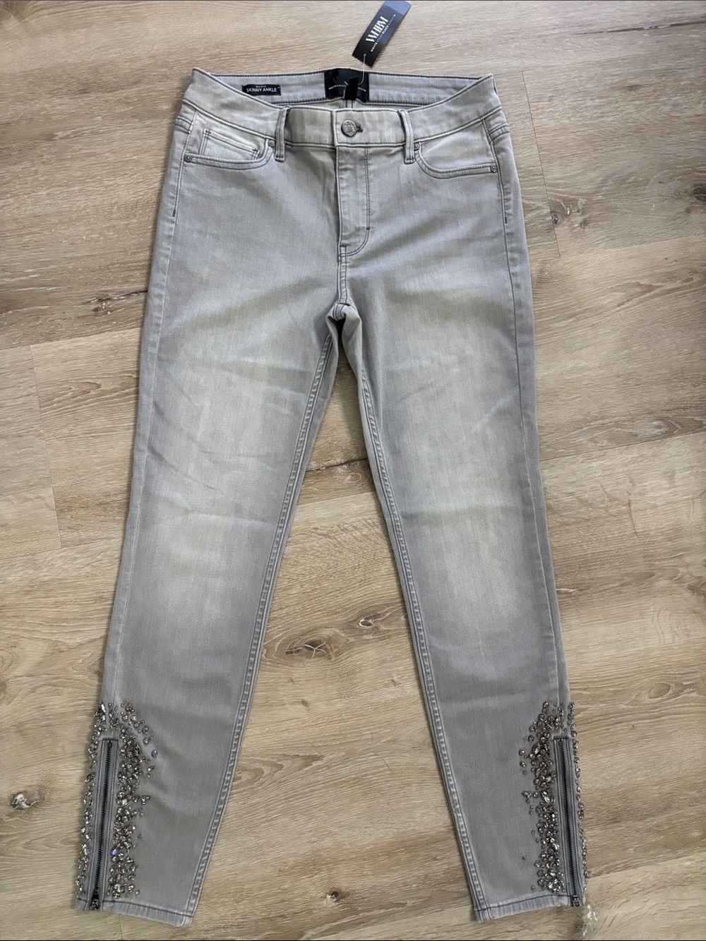 White house black market Embellished mid rise Skinny Ankle Jean  Women’s SZ 4